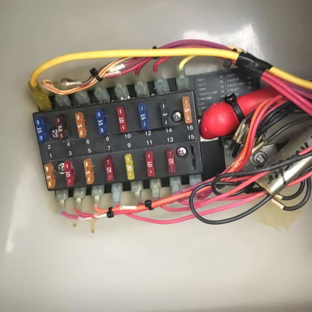 10 Circuit RV Blade Fuse Box Holder with Waterproof Cover - GenuineMarine